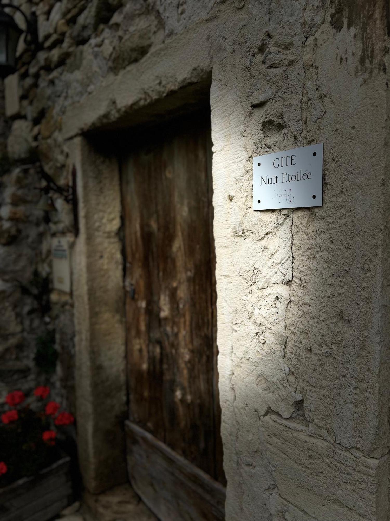 Gites Du Chateau D'Alencon Le Pegue Luaran gambar