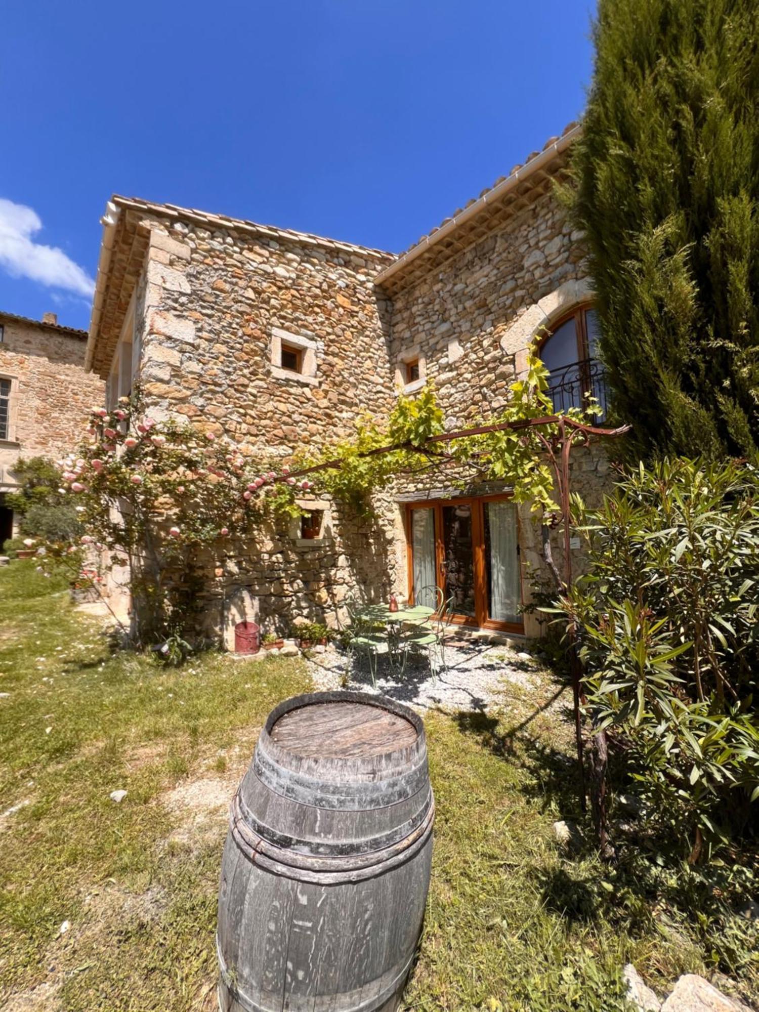 Gites Du Chateau D'Alencon Le Pegue Luaran gambar