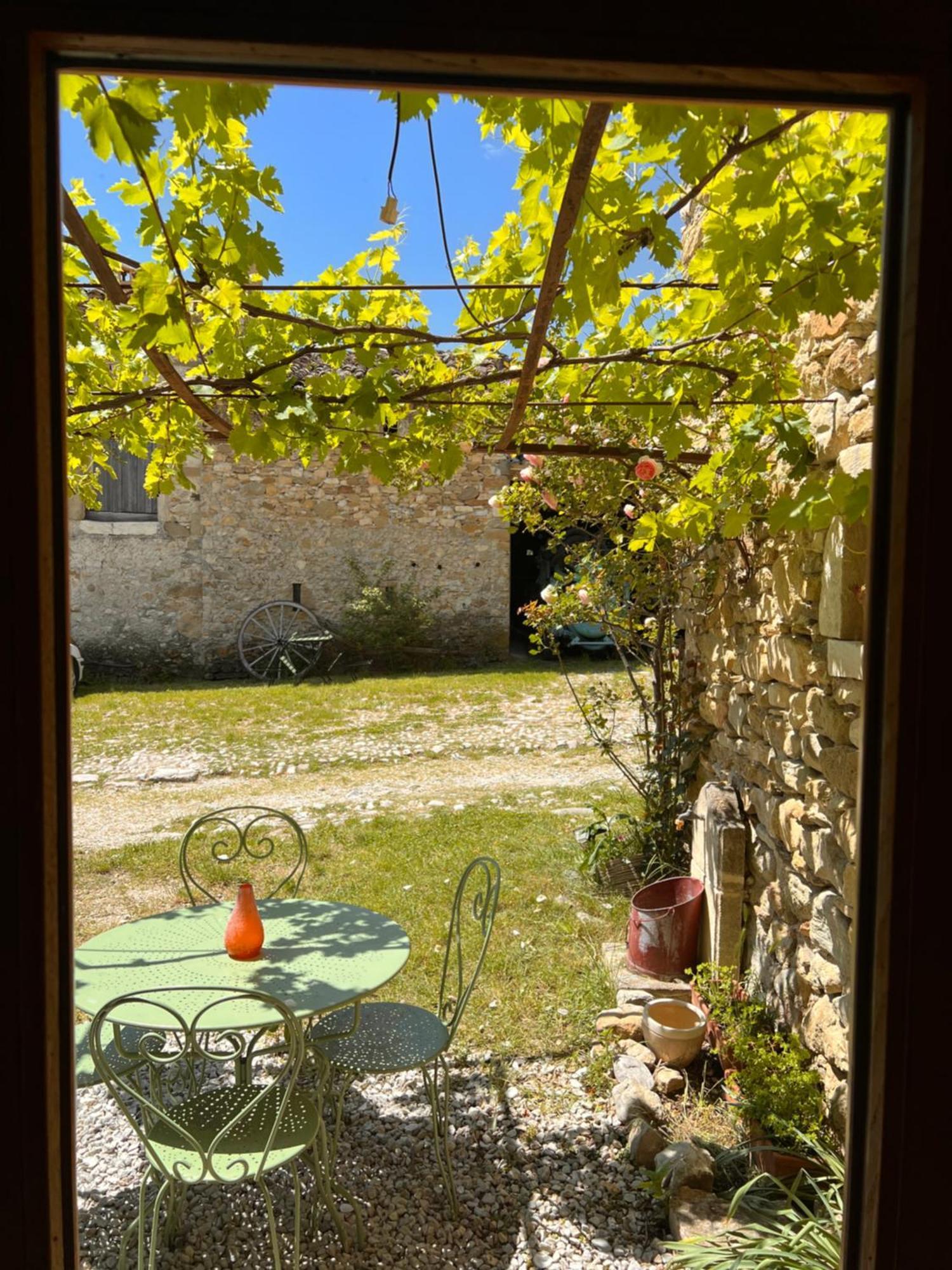 Gites Du Chateau D'Alencon Le Pegue Luaran gambar