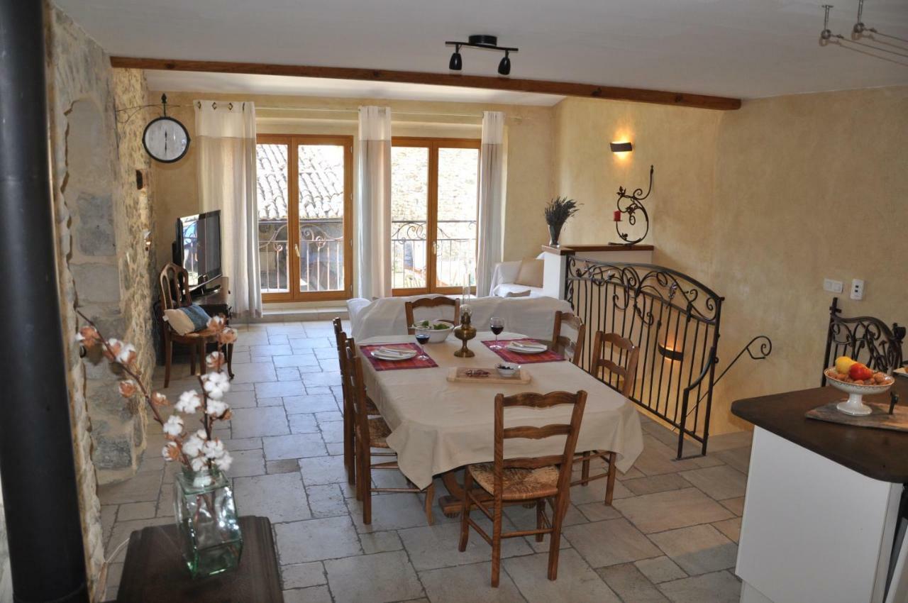 Gites Du Chateau D'Alencon Le Pegue Luaran gambar