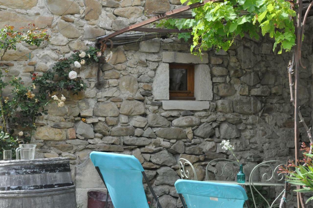 Gites Du Chateau D'Alencon Le Pegue Luaran gambar