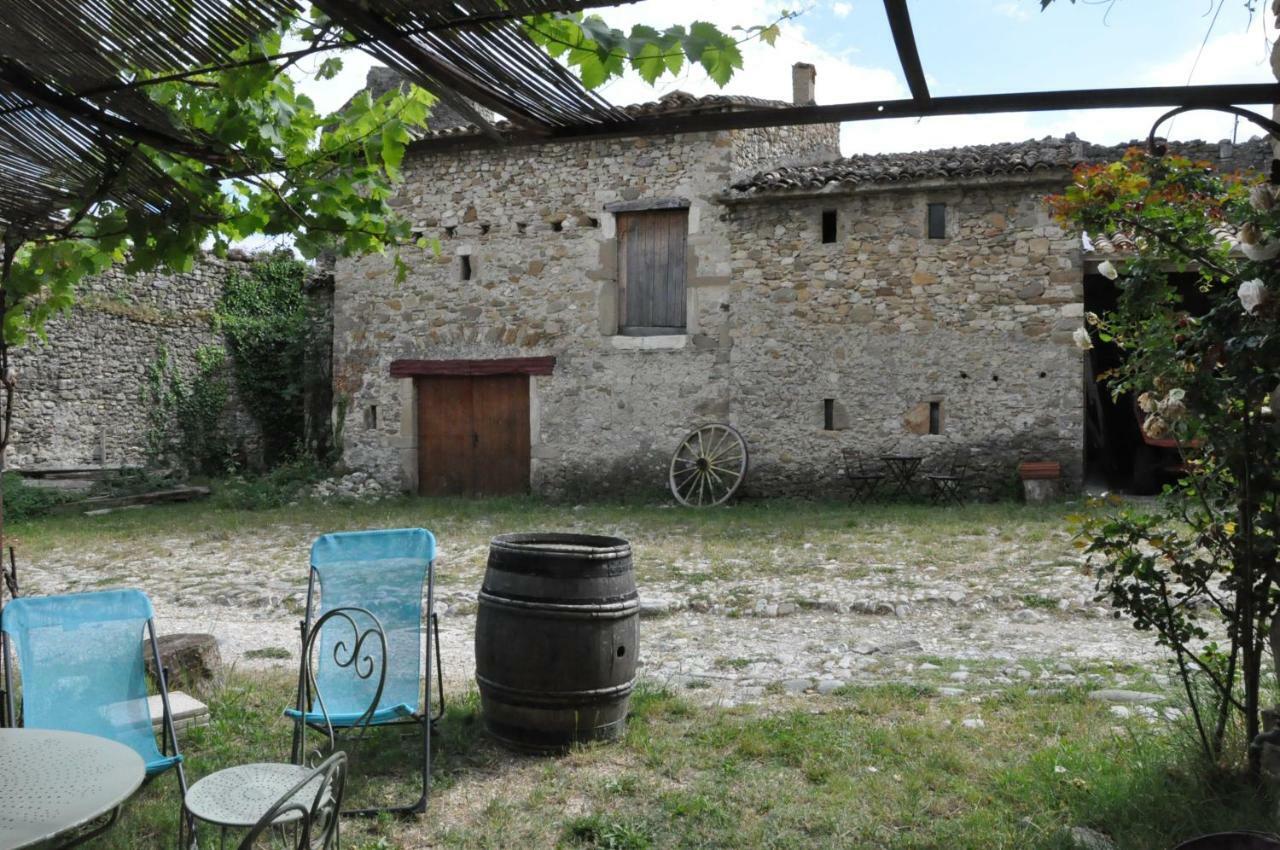 Gites Du Chateau D'Alencon Le Pegue Luaran gambar