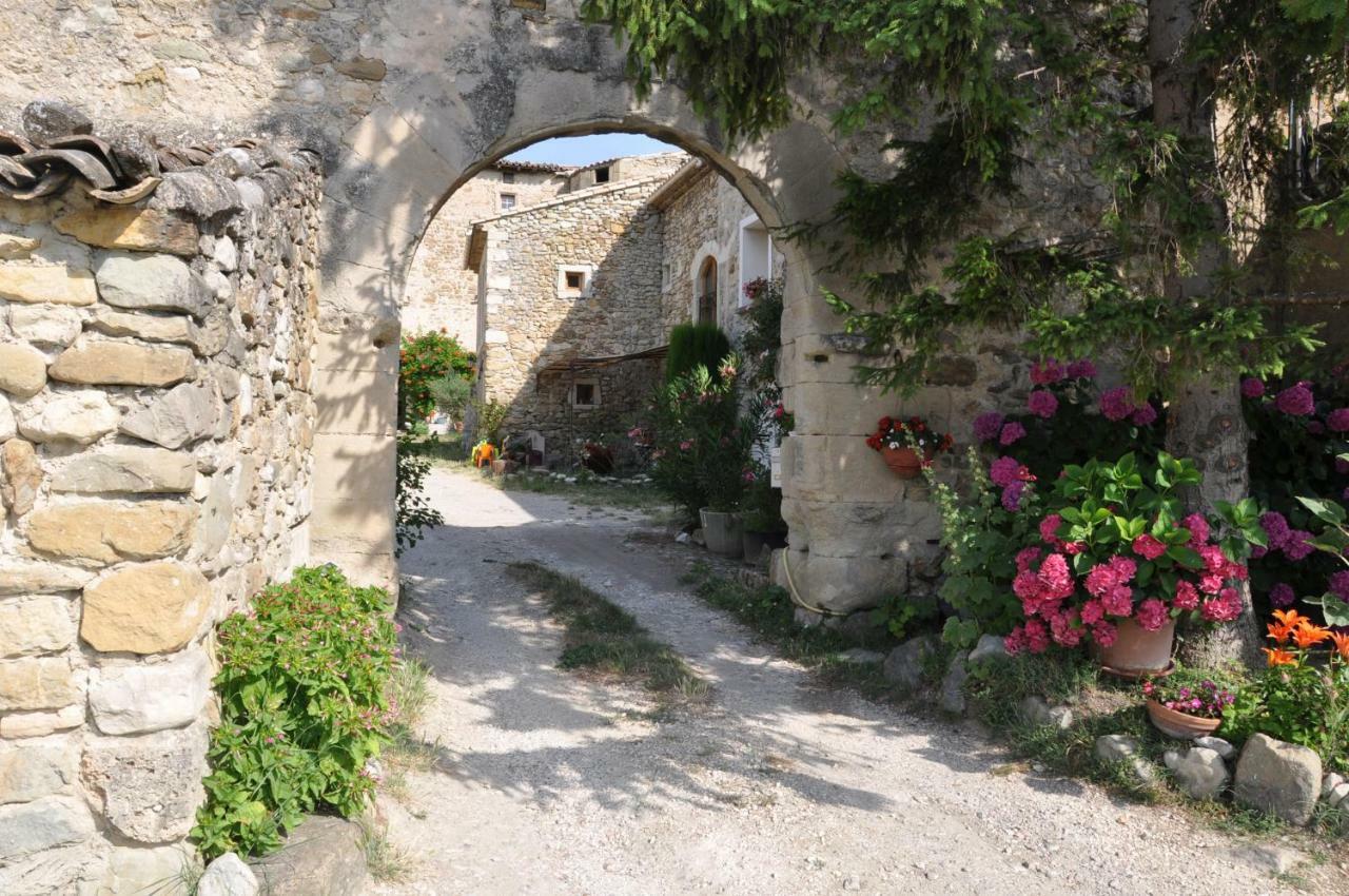 Gites Du Chateau D'Alencon Le Pegue Luaran gambar